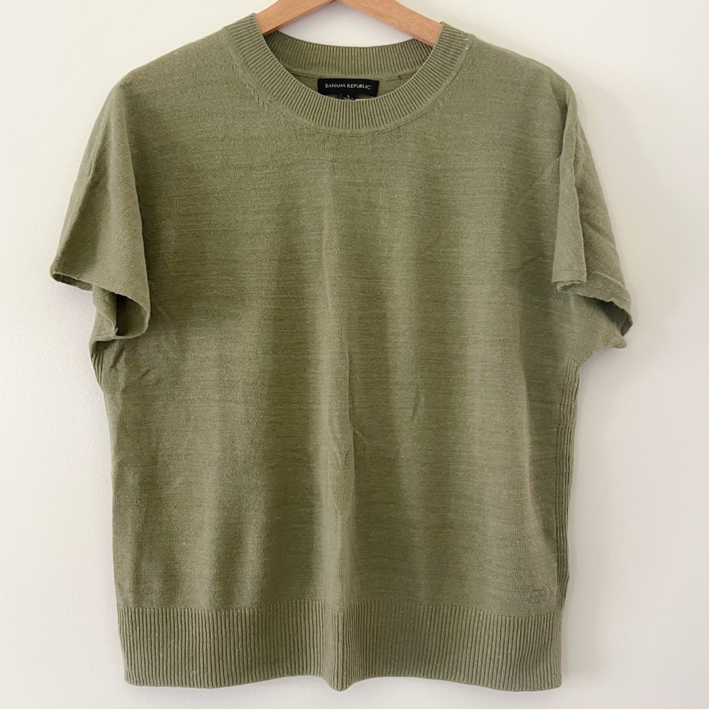 Banana Republic Light Olive Short Sleeve Linen Knit Tee